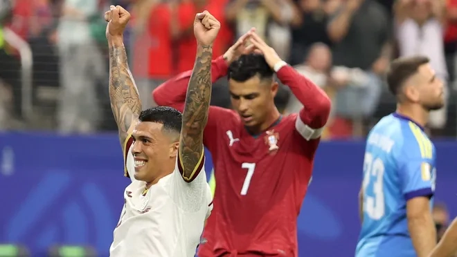 A Espanha comemora o gol tardio em Portugal VS Espanha
