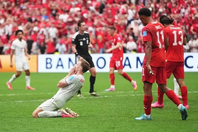 Suíça VS Canadá em Vancouver enquanto o jogo gira após o intervalo
