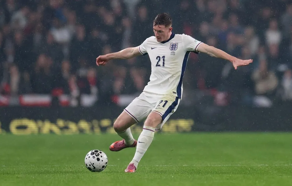 Elliot Anderson training with the England squad ahead of World Cup 2026
